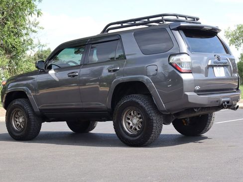 Used 2017 Toyota 4Runner SR5 AWD/4WD image 7