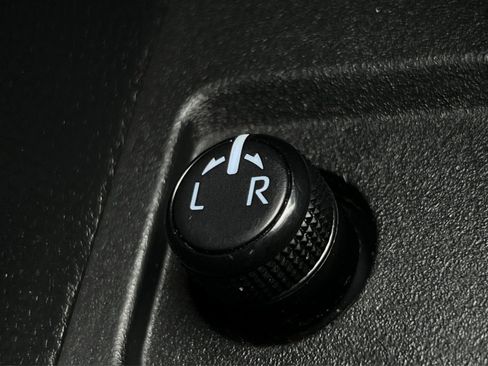 Used 2020 Toyota Corolla SE FWD image 40