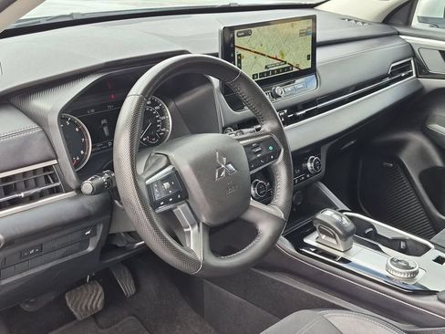 Used 2025 Mitsubishi Outlander SE AWD/4WD image 15