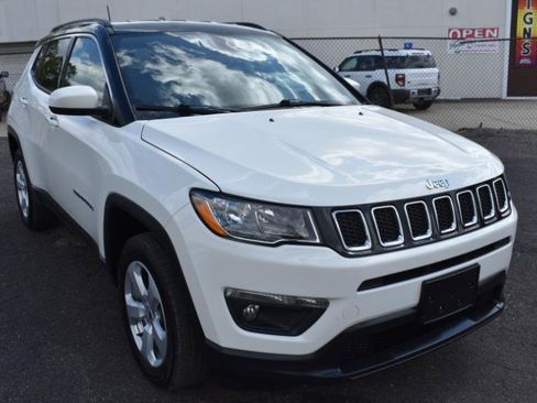 Used 2018 Jeep Compass Latitude w/ Popular Equipment Group AWD/4WD image 2