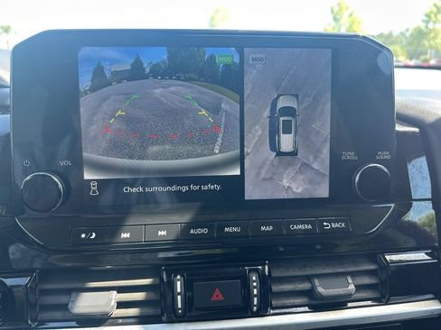 Used 2025 Nissan Pathfinder SL AWD/4WD image 17