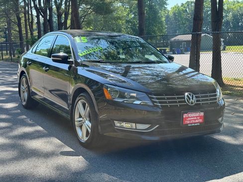 Used 2015 Volkswagen Passat 1.8T SE FWD image 3