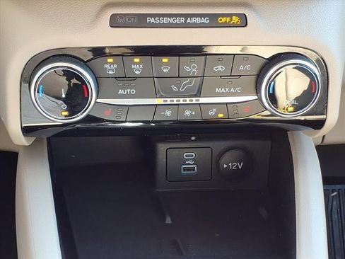 Used 2022 Ford Escape SEL w/ Technology Package image 16