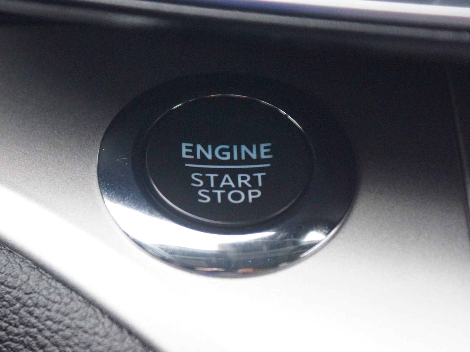 Used 2022 Ford Explorer XLT w/ Equipment Group 202A RWD image 10