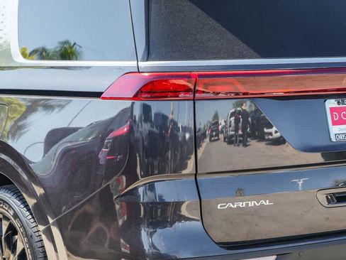 Used 2024 Kia Carnival SX FWD image 7