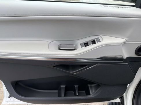New 2026 Lincoln Navigator Premiere AWD/4WD image 9