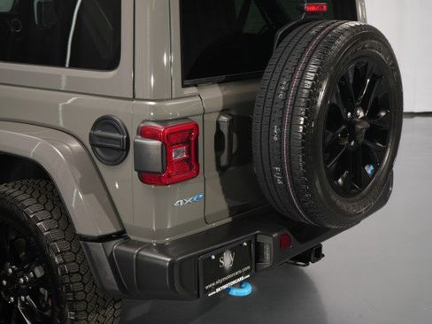 Used 2022 Jeep Wrangler Unlimited Sahara w/ Cold Weather Group AWD/4WD image 16