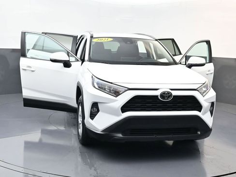 Used 2021 Toyota RAV4 XLE FWD image 31