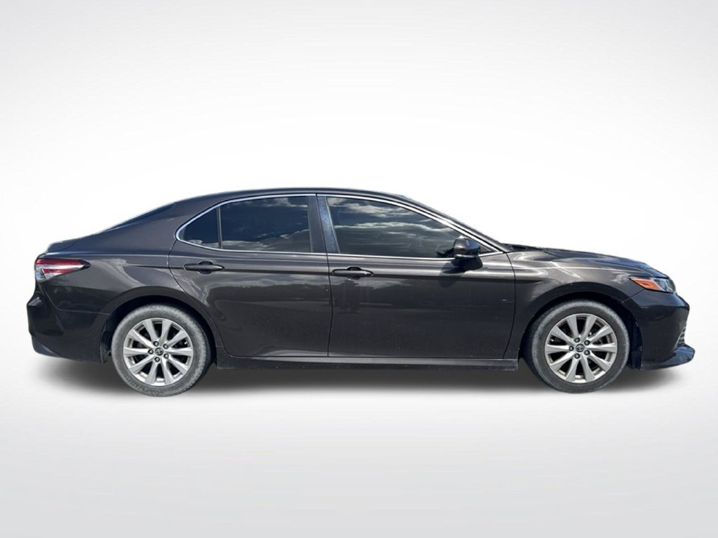 Used 2018 Toyota Camry LE w/ Convenience Package FWD image 4