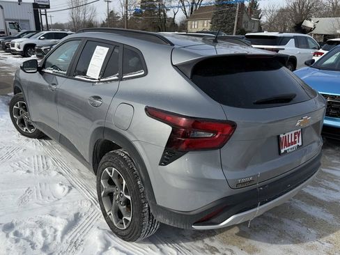 Used 2024 Chevrolet Trax LT w/ LT Convenience Package image 15