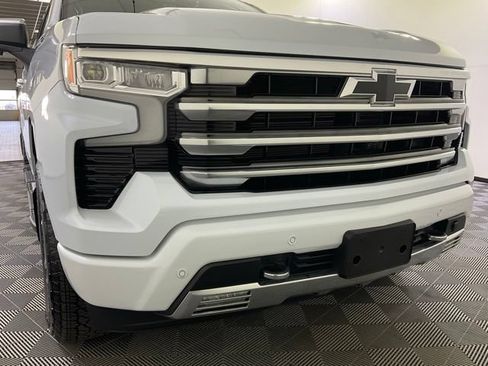 Used 2026 Chevrolet Silverado 1500 High Country w/ Technology Package AWD/4WD image 8