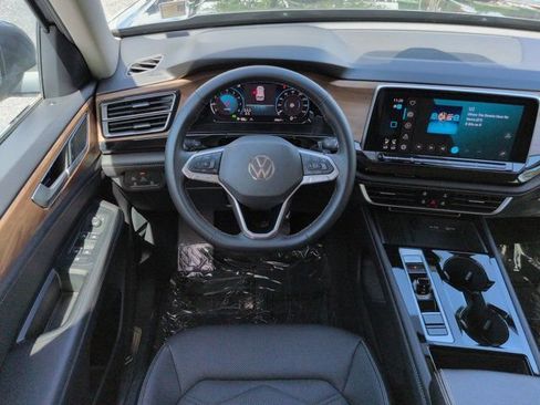 Used 2025 Volkswagen Atlas SE FWD image 15