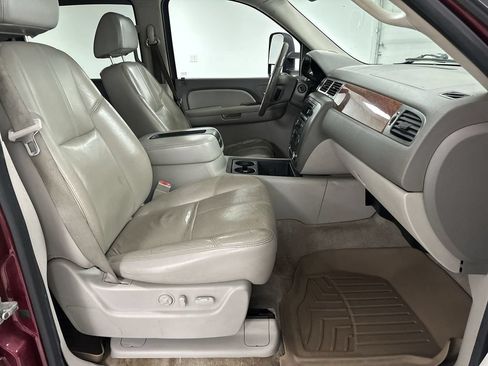 Used 2007 GMC Yukon XL SLT w/ SLT Preferred Equipment Group AWD/4WD image 19