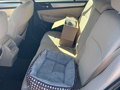 Used 2018 Subaru Outback 2.5i Premium image 8