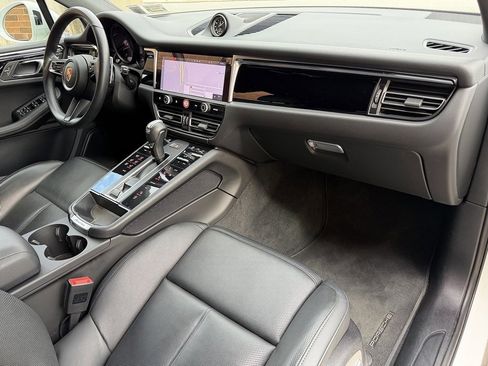 Certified 2024 Porsche Macan image 22