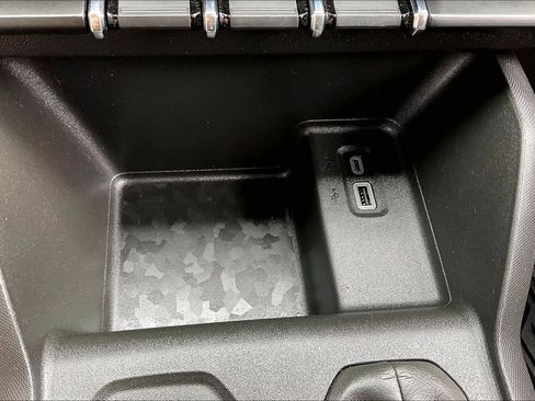 Used 2024 Chevrolet Colorado W/T image 17