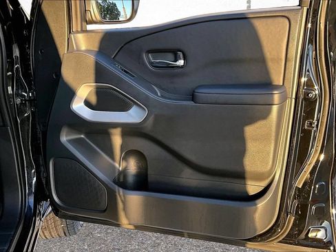 Used 2025 Nissan Frontier SV RWD image 28