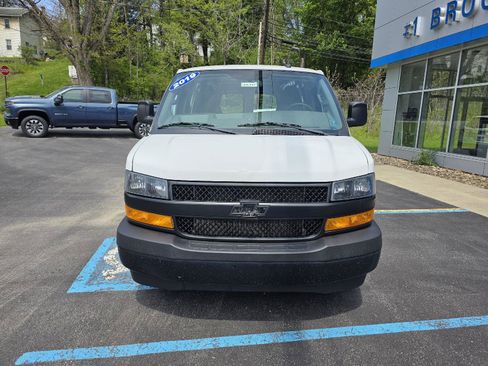 Used 2019 Chevrolet Express 2500 RWD image 2