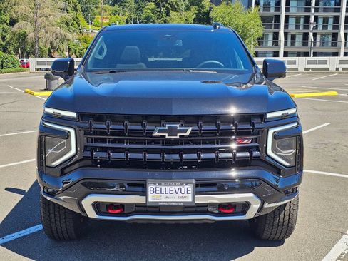 New 2026 Chevrolet Suburban Z71 w/ Comfort Package AWD/4WD image 8