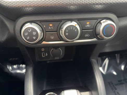 Used 2020 Nissan Kicks S FWD image 27