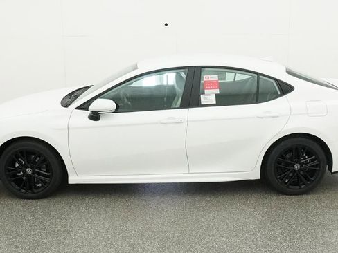 New 2026 Toyota Camry SE image 3