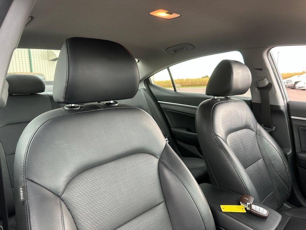 Used 2020 Hyundai Elantra Limited w/ Cargo Package (C1) FWD image 30