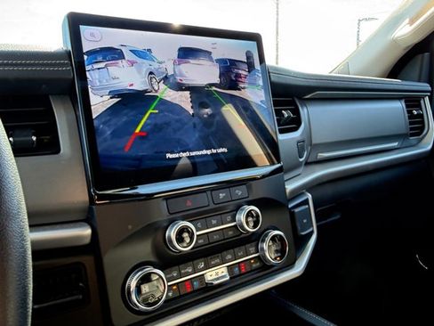 Used 2022 Ford Expedition XLT image 19