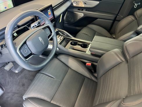 Used 2026 Lincoln Nautilus Reserve AWD/4WD image 9