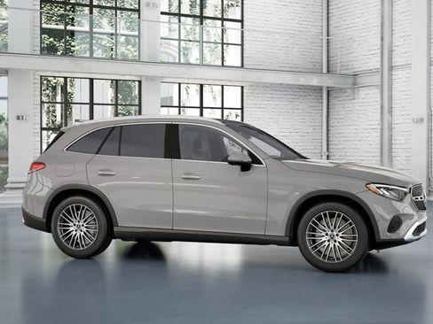 Used 2026 Mercedes-Benz GLC 300 4MATIC image 9
