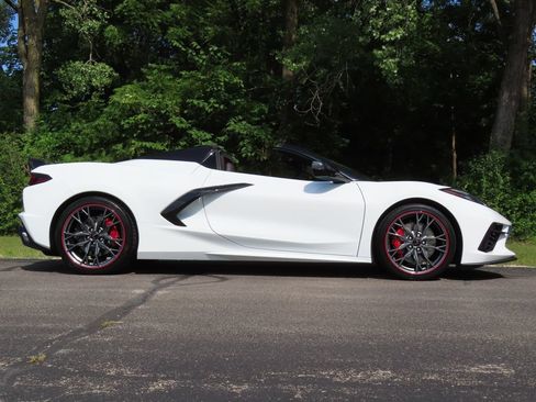 Used 2023 Chevrolet Corvette Stingray Premium Conv w/ Z51 Performance Package RWD image 2