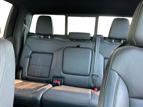 Used 2022 Chevrolet Silverado 1500 High Country w/ Technology Package image 13