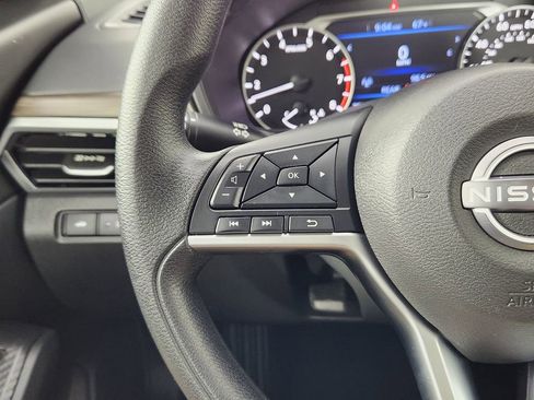 Used 2024 Nissan Altima 2.5 SV image 17