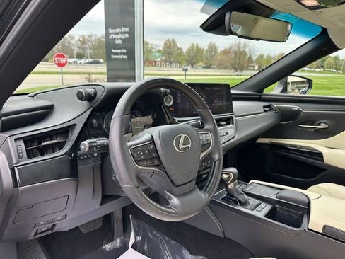 Used 2022 Lexus ES 300h w/ Luxury Package FWD image 15