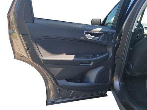 Used 2019 Ford Edge SE FWD image 22