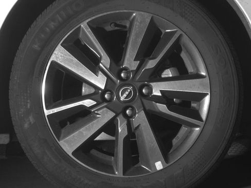 Used 2025 Nissan Versa SV FWD image 13