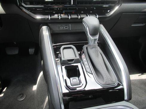 New 2026 GMC Canyon Elevation w/ Convenience Package RWD image 26