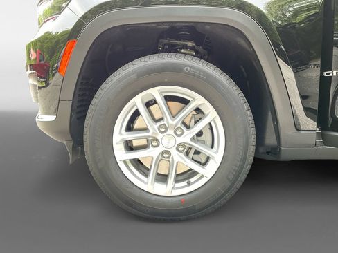 New 2025 Jeep Grand Cherokee L Laredo w/ Luxury Tech Group I AWD/4WD image 15