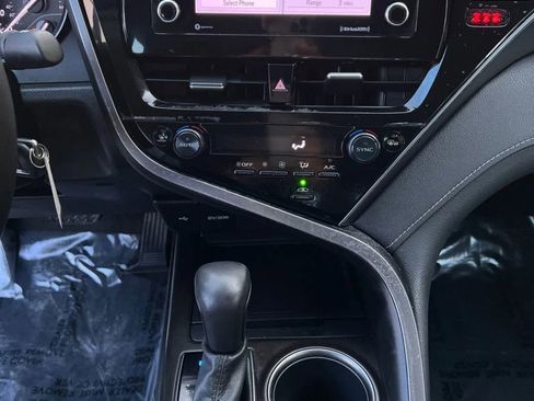 Used 2023 Toyota Camry SE image 18