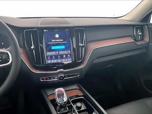 Certified 2024 Volvo XC60 B5 Ultimate w/ Protection Package Premier AWD/4WD image 7