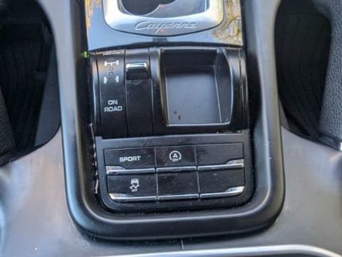 Used 2014 Porsche Cayenne Platinum Edition image 35