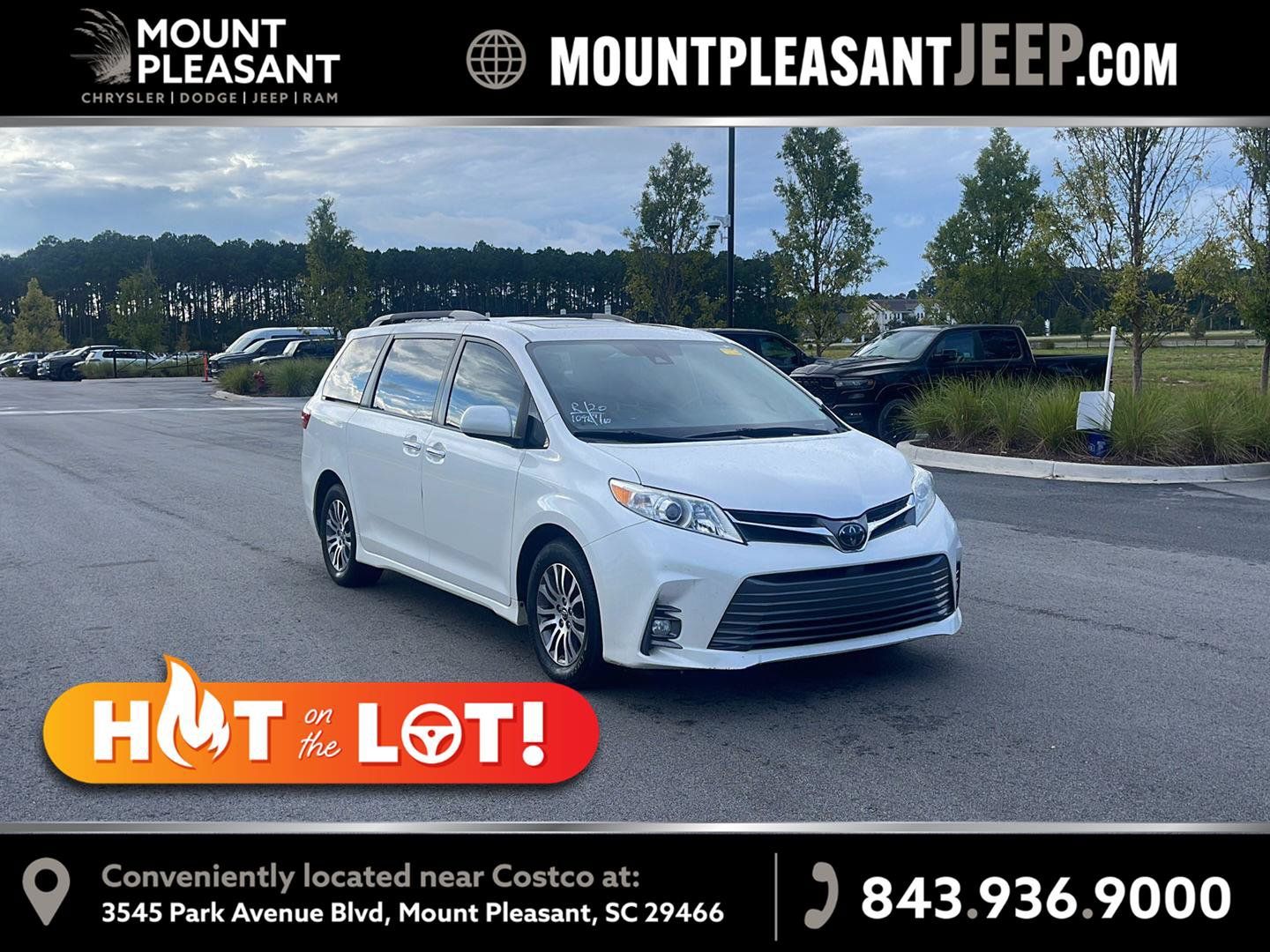 Used 2020 Toyota Sienna XLE w/ XLE Navigation Package FWD image 1