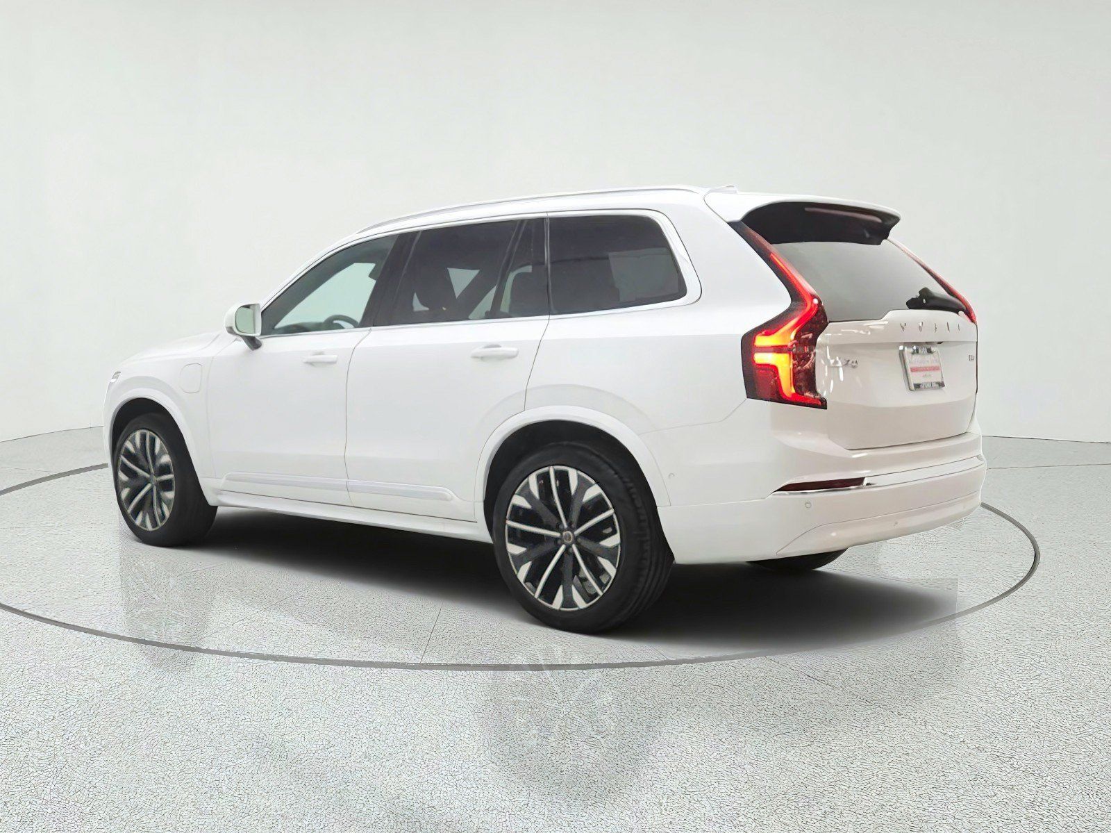 Used 2026 Volvo XC90 T8 Plus w/ Protection Package Premier AWD/4WD image 7