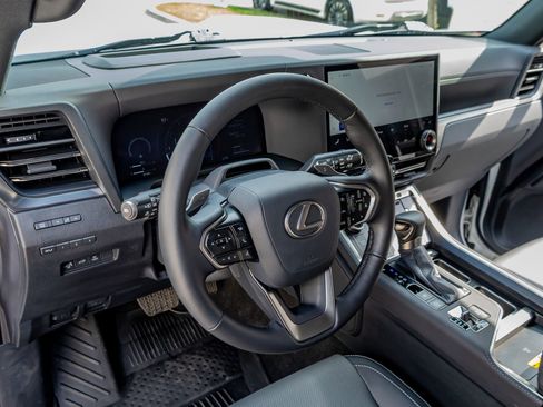 Used 2026 Lexus GX 550 w/ Accessory Package (2T) image 17