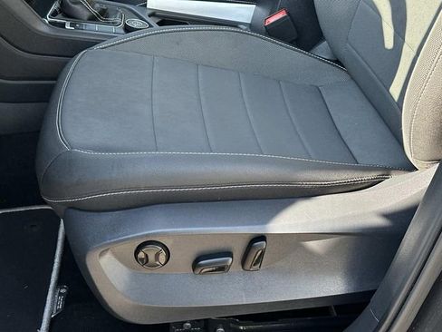Used 2024 Volkswagen Taos SE AWD/4WD image 16