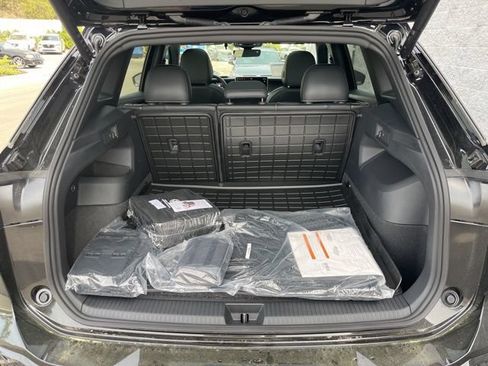 Used 2026 Volkswagen Tiguan SE R-Line FWD image 25