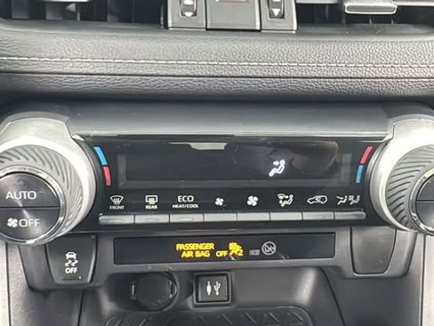 Used 2019 Toyota RAV4 XLE Premium image 27