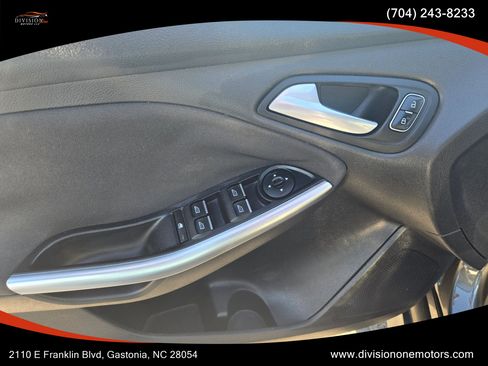 Used 2017 Ford Focus ST FWD image 7