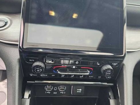 Used 2023 Jeep Grand Cherokee Limited w/ Trailer Tow Prep Group (B) image 15