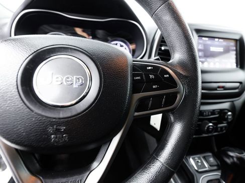 Used 2019 Jeep Cherokee Latitude w/ Popular Appearance Group FWD image 29