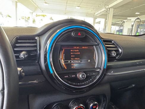 Used 2017 MINI Cooper Clubman FWD image 11